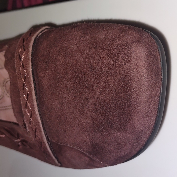 NWOT CLARKS "ARTISAN COLLECTION" SUEDE FLATS - Picture 4 of 4